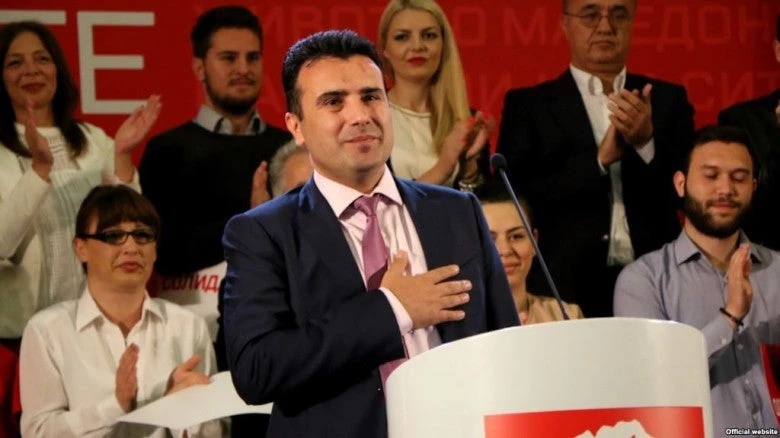 Διάγγελμα Ζάεφ: «Nαι σε γεωγραφικό προσδιορισμό – Εγκρίθηκε η μετονομασία αεροδρομίου και αυτοκινητοδρόμου» – Μεγάλο δούλεμα ΣΥΡΙΖΑ… Παράδοση…